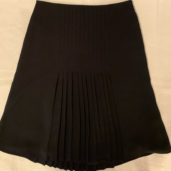 Lauren by Ralph Lauren black pleated skirt. Size 8 - Picture 5 of 5